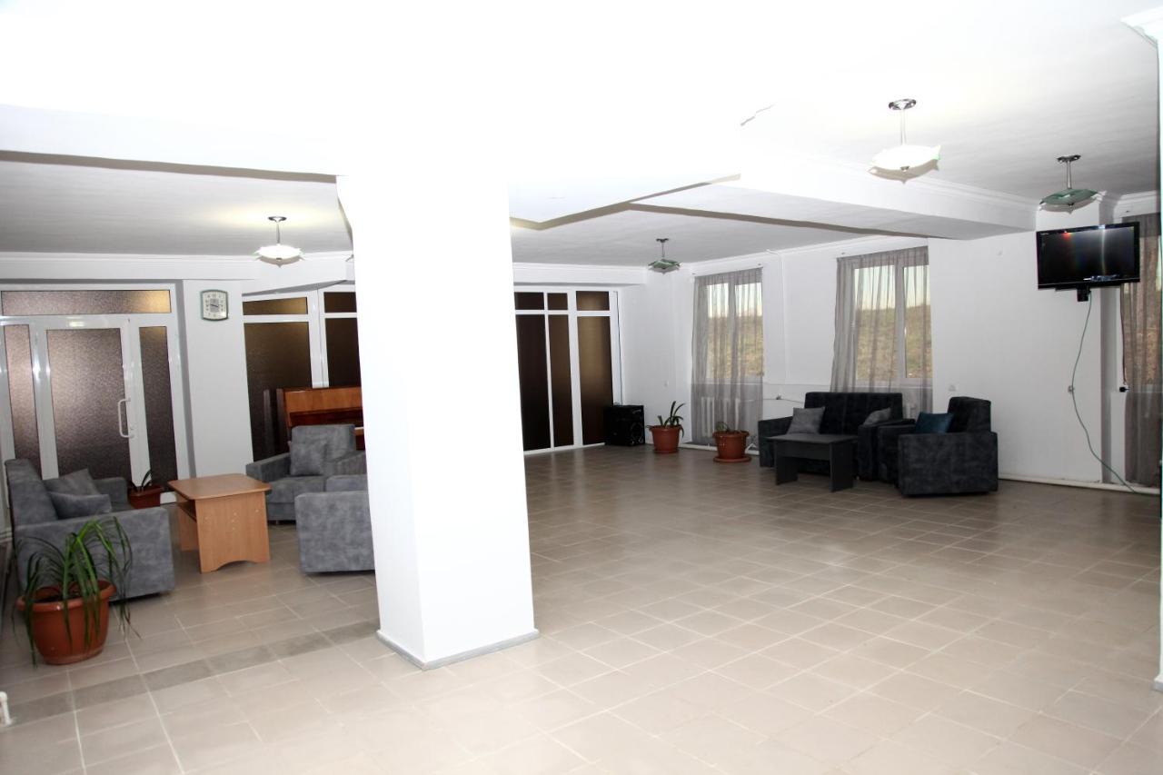 N&R Rest House تساجكادزور المظهر الخارجي الصورة